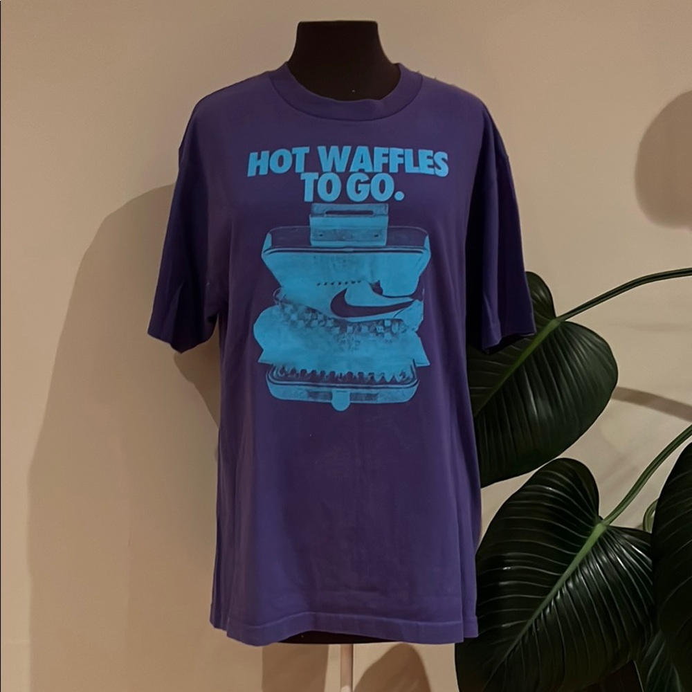 VTG Nike Y2K Hot Waffles to Go Purple retro tee